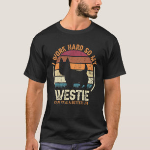 Camiseta Trabajar duro, así que el perro tiene la vida retr