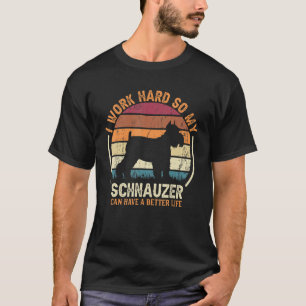 Camiseta Trabajar duro para que el perro tenga un Schnauzer