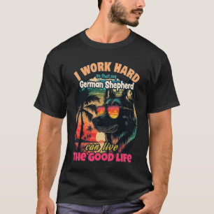 Camiseta Trabajar duro para que mi pastor alemán pueda vivi