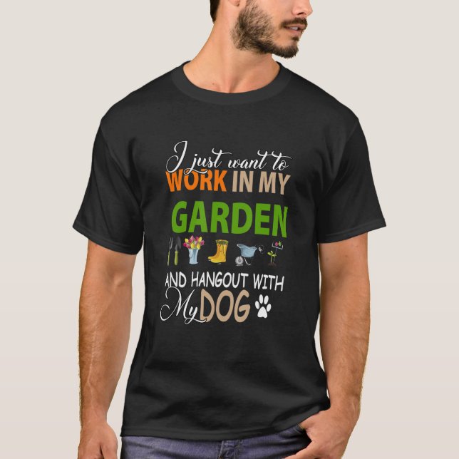 Camiseta Trabajar en el hangout de mi jardín con mis perros (Anverso)