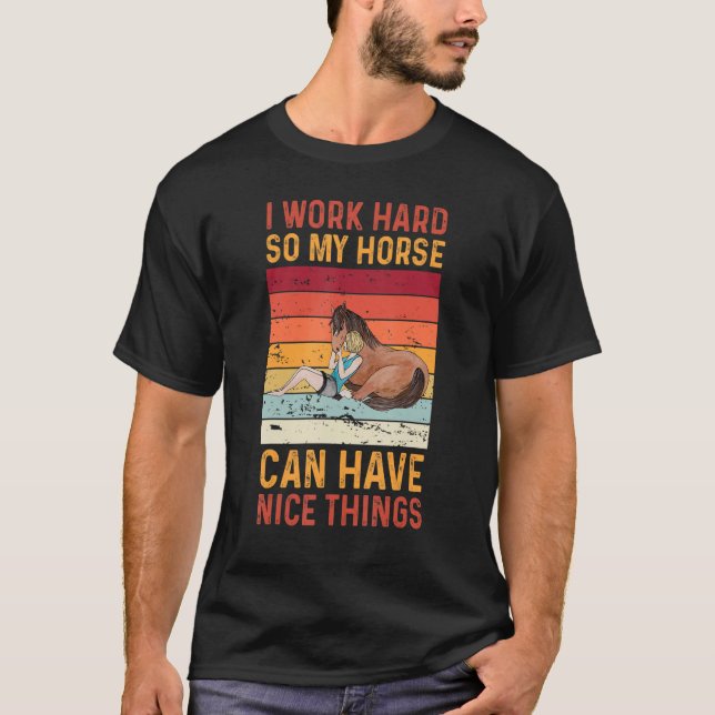 Camiseta Trabajo Duro Para Que Mi Caballo Pueda Tener Cosas (Anverso)
