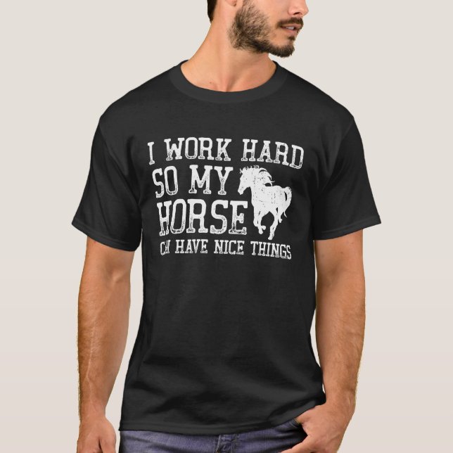 Camiseta Trabajo Duro Para Que Mi Caballo Pueda Tener Cosas (Anverso)