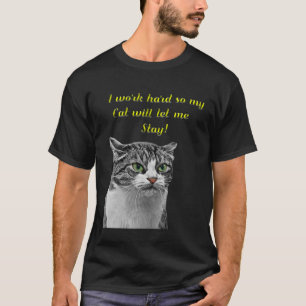 Camiseta ¡Trabajo duro para que mi Gato me deje quedarme!