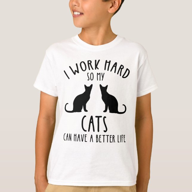 Camiseta Trabajo Mucho Para Que Mis Gatos Puedan Tener Una  (Anverso)