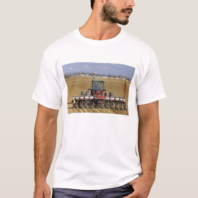 Camiseta Tractor tirando de una sembradora de maíz para sem (Anverso)