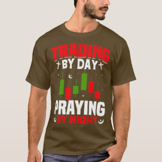 Camiseta Trading By Day Praying By Night