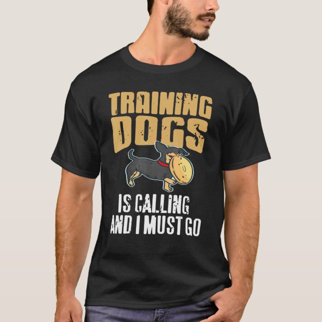 Camiseta Training Dogs Is Calling & I Must Go Retro   Prese (Anverso)