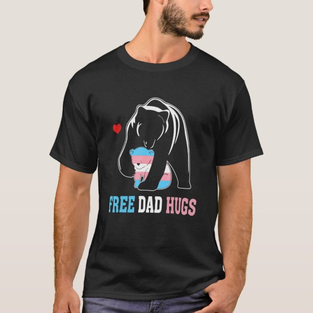 Camiseta Trans Papa: Papá libre abraza al transexual arcoir (Anverso)