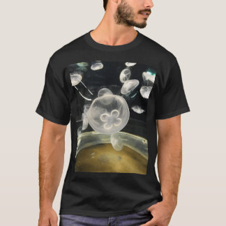 Camiseta Transparente Jellyfish nadando libremente