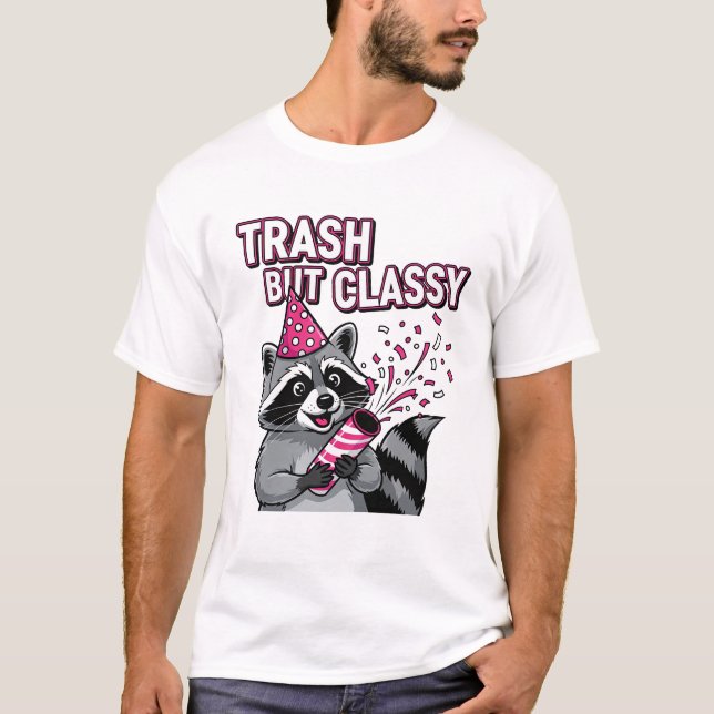 Camiseta Trash But Classy – Party Raccoon Holiday Edition (Anverso)