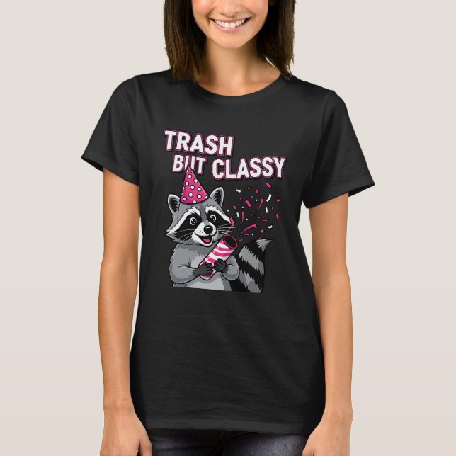 Camiseta Trash But Classy – Party Raccoon Holiday Edition (Anverso)