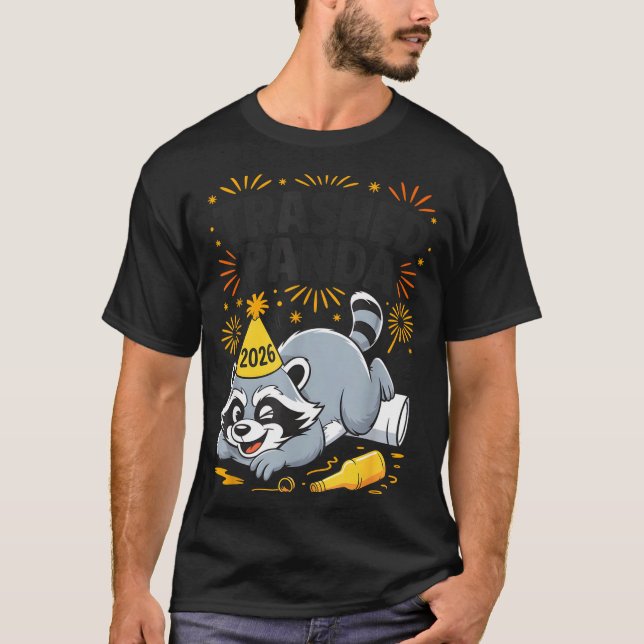 Camiseta Trashed Panda New Year 2026 Funny Drunk Raccoon  (Anverso)