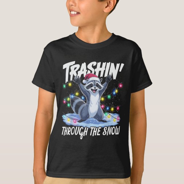 Camiseta Trashin' Through The Snow Funny Christmas Raccoon  (Anverso)