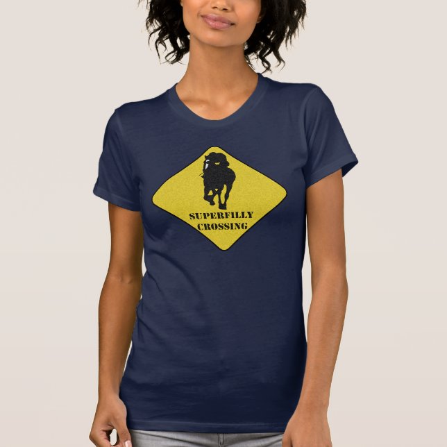 Camiseta ¡Travesía de Superfilly! Raquel Alexandra (Anverso)