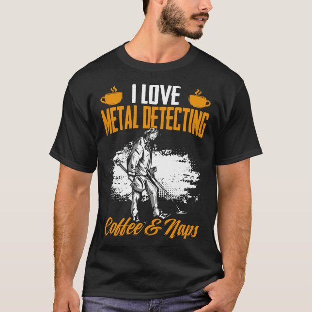 Camiseta Treasure Hunting Coffee And Naps Detectorist Metal (Anverso)