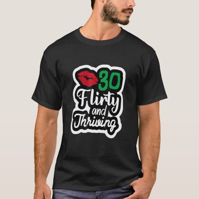 Camiseta Treinta Sean Flirty & Thriving Treinta Y Treinta Y (Anverso)
