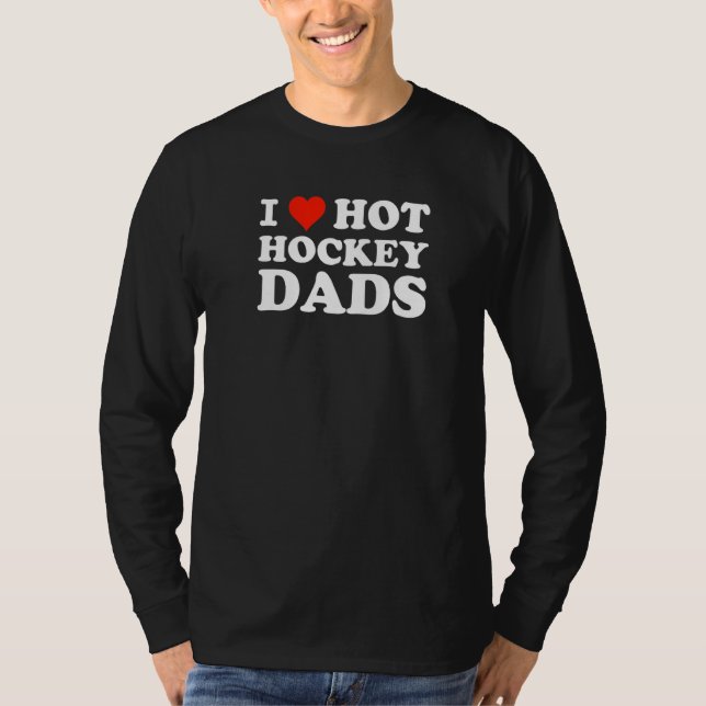 Camiseta Trending I Love Hot Hockey Dads For Hockey Moms (Anverso)