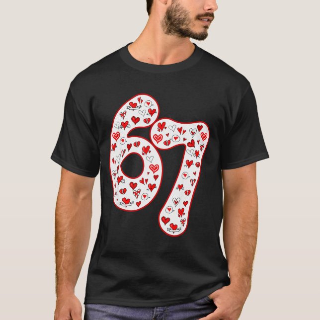 Camiseta Trendy 6 7 Meme Six Seven Valentines Day 6 7  (Anverso)