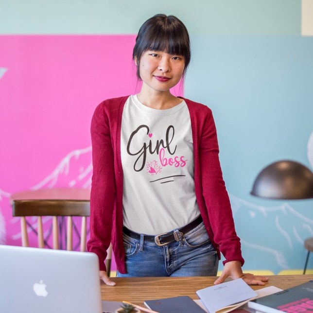 Camiseta Trendy Girl Boss Script Hearts Pink Black (Subido por el creador)