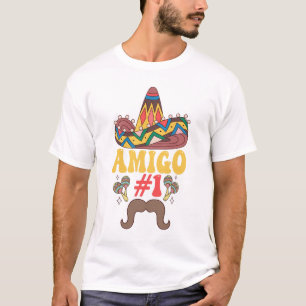 Camiseta Tres amigos mexicanos graciosos coincidiendo con C