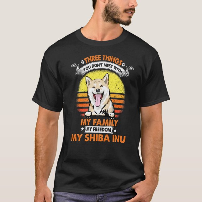 Camiseta Tres Cosas Que No Se Encuentran Con Shiba Inu Funn (Anverso)