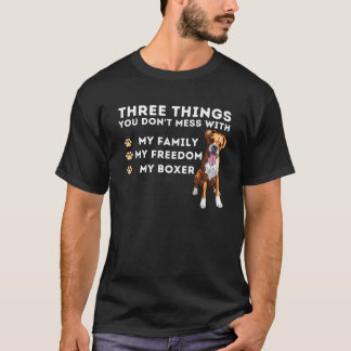 Camiseta Tres cosas que no se mezclan con el perro bóxer al