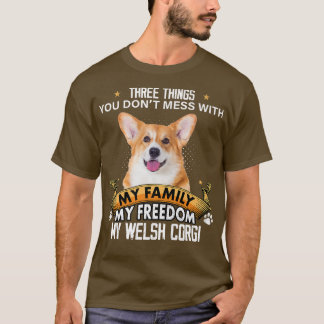 Camiseta Tres cosas que no se mezclan con el perro de Corgi