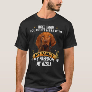 Camiseta Tres cosas que no se mezclan con el perro de Vizsl