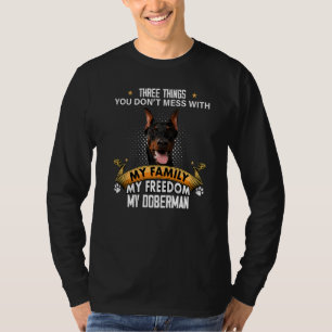 Camiseta Tres cosas que no se mezclan con el perro Doberman
