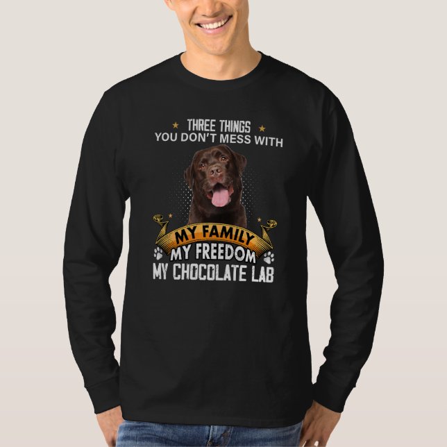Camiseta Tres cosas que no se mezclan con perro de laborato (Anverso)