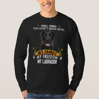 Camiseta Tres cosas que no se mezclan con perro negro de la