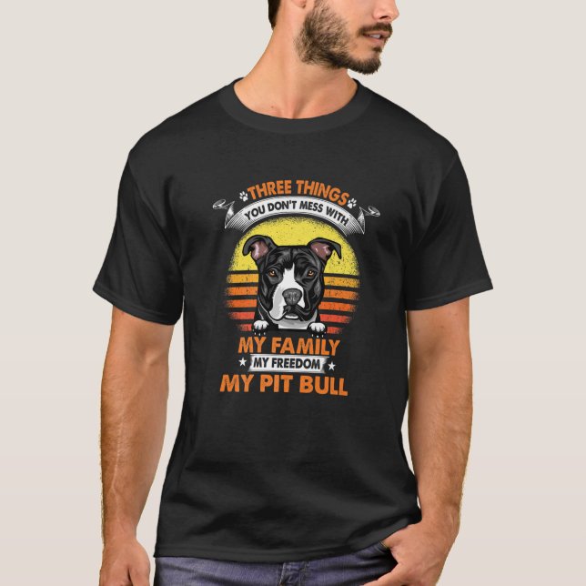 Camiseta Tres cosas que no se mezclan con Pit Bull Funny (Anverso)