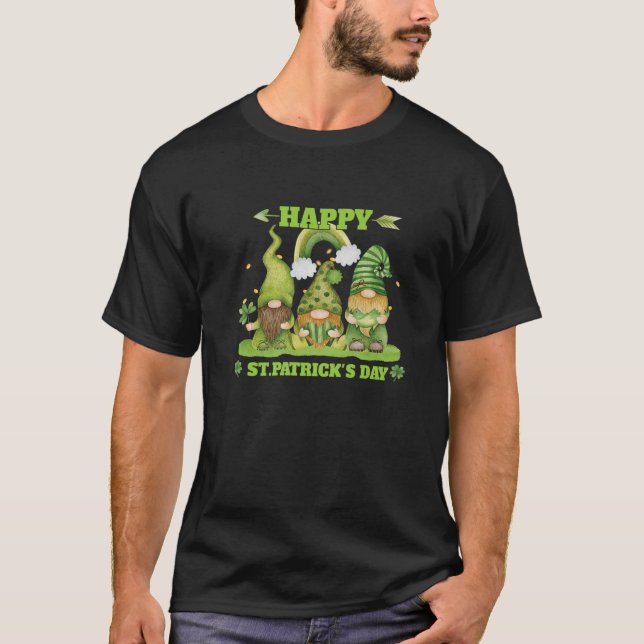 Camiseta Tres Gnomas Con Arcoiris Y Shamrock St Patrick (Anverso)