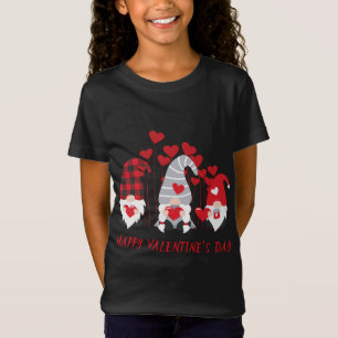 Camiseta Tres Gnomes sosteniendo el corazón rojo plaid Happ
