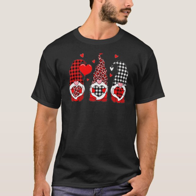Camiseta Tres Gnomes sosteniendo Valen de Red Leopard Heart (Anverso)