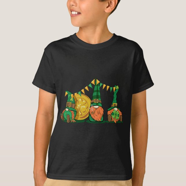 Camiseta Tres gnomos celebrando el Día de Shamrock St Patri (Anverso)