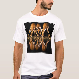 Camiseta Tres impalas beben juntos por la noche