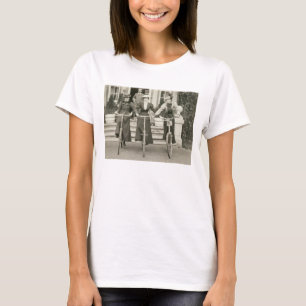 Camiseta Tres mujeres en las bicicletas, 1900s tempranos