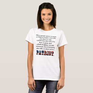 Camiseta Tres personas nunca confían;