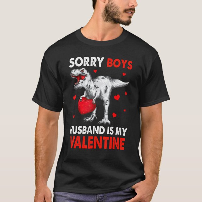 Camiseta TRex Dinosaur Hearts Sorry Boys Husband Is My Vale (Anverso)