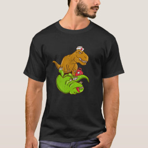 Camiseta TRex Médico Realizando RCP Enfermera Médico Dinos