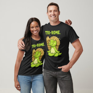 Camiseta Tri-Roma Zen Triceratops: Yoga de dinosaurio lindo