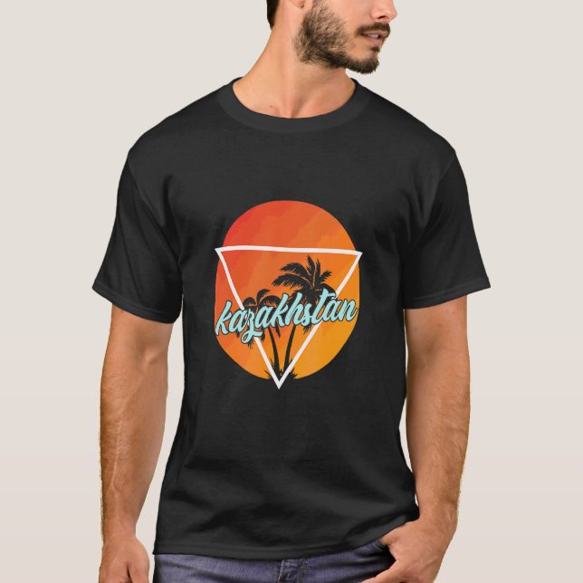 Camiseta Triángulo con forma de sol de Kazajistán con palma (Anverso)
