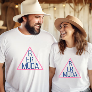 Camiseta Triángulo de Bermudas con texto moderno dentro