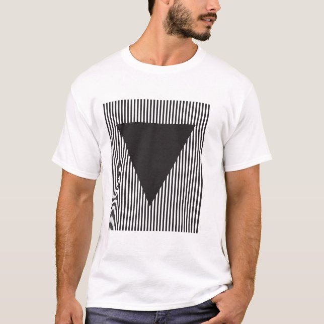 Camiseta Triángulo Invertido en Campo Rayado (Anverso)