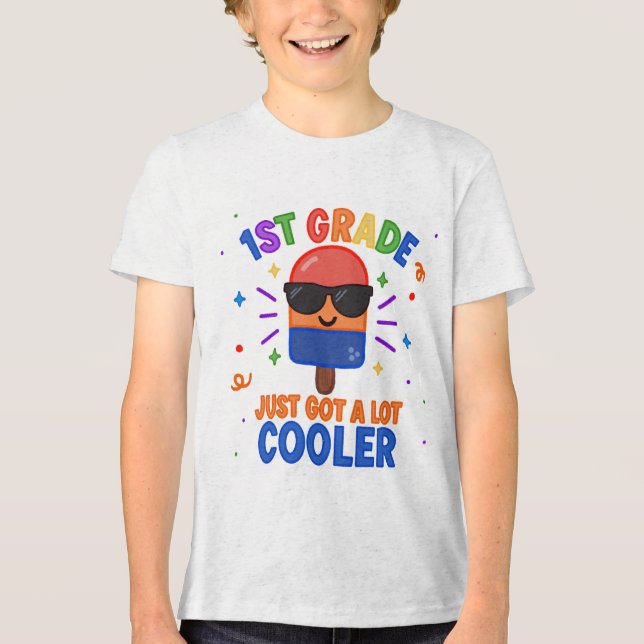 Camiseta Triblenda 1st Grade Just Got A Lot Cooler T-Shirt (Anverso)