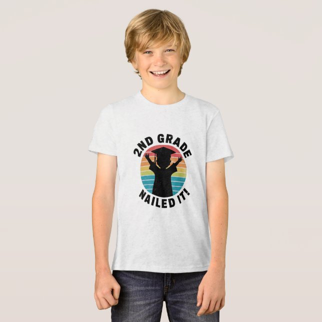 Camiseta Triblenda 2º Grado Que Se Le Encerró: Graduación (Anverso Completo)