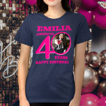 Camiseta Triblenda 40.ª foto de cumpleaños y texto rosa de nombre<br><div class="desc">Feliz cumpleaños número 40, año de texto rosa y rosa caliente, camiseta con nombre y foto. Camiseta fotográfica personalizada 40 divertida con diseño de texto rosa negrita. Personalice esta camisa de cumpleaños con una fotografía del chica de cumpleaños en el medio del número 0. Excelente idea de agregar algo de...</div>