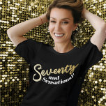 Camiseta Triblenda 70 años setenta y un aspecto de oro sensacionalist<br><div class="desc">Setenta y sensacional,  el estilo de oro de 70 años efecto setenta guiones en tonos dorados con texto blanco en una camiseta negra. Personaliza esta camisa de 70 años con tu propio mensaje. Hay disponibles otros años y artículos coincidentes. © Diseño original de Sarah Trett para www.mylittleeden.com en Zazzle.</div>