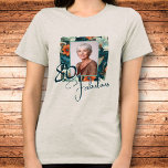 Camiseta Triblenda 80 y fabulosa foto de cumpleaños del patrón de las<br><div class="desc">Elegante 80 y fabuloso patrón de flor Fantasma foto triple mezcla camiseta. 80 y texto fabuloso en escritura a la moda y un elegante y hermoso patrón de flores. Personalízalo con tu nombre y foto,  y haz una elegante camiseta de cumpleaños floral personalizada para ella.</div>